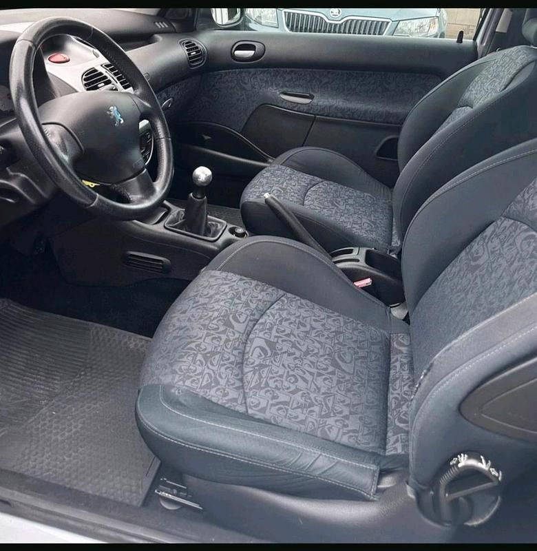 Gebraucht Peugeot 206 88 PS (64 kW) 2005 Silber Kleinwagen