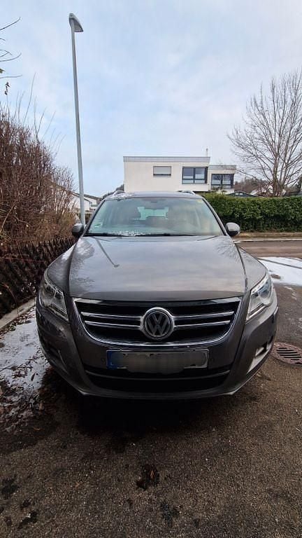Grau Gebraucht 2010 VW Tiguan Team SUV | 6.500 € (Superpreis) - Bild 1/4