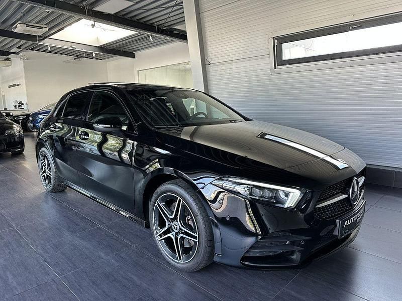 Nachtschwarz Gebraucht 2022 Mercedes A250 AMG Limousine | 29.889 € (Fairer Preis) - Bild 1/4