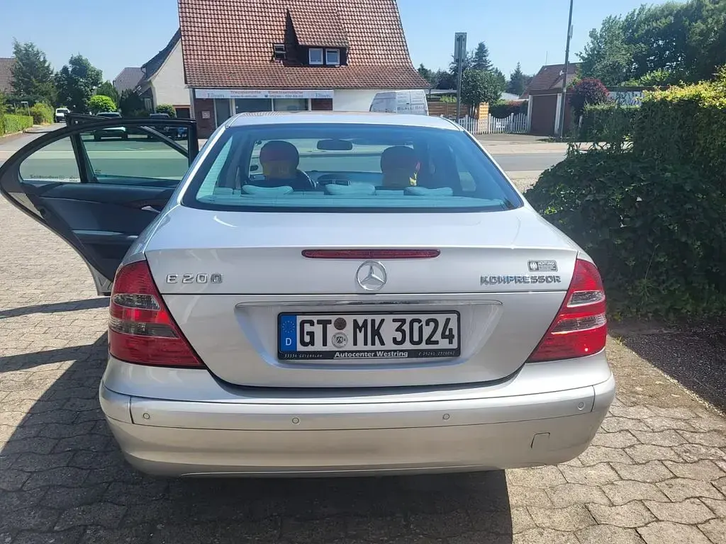 Gebraucht Mercedes E200 Classic 163 PS (119 kW) 2003 Grau Limousine