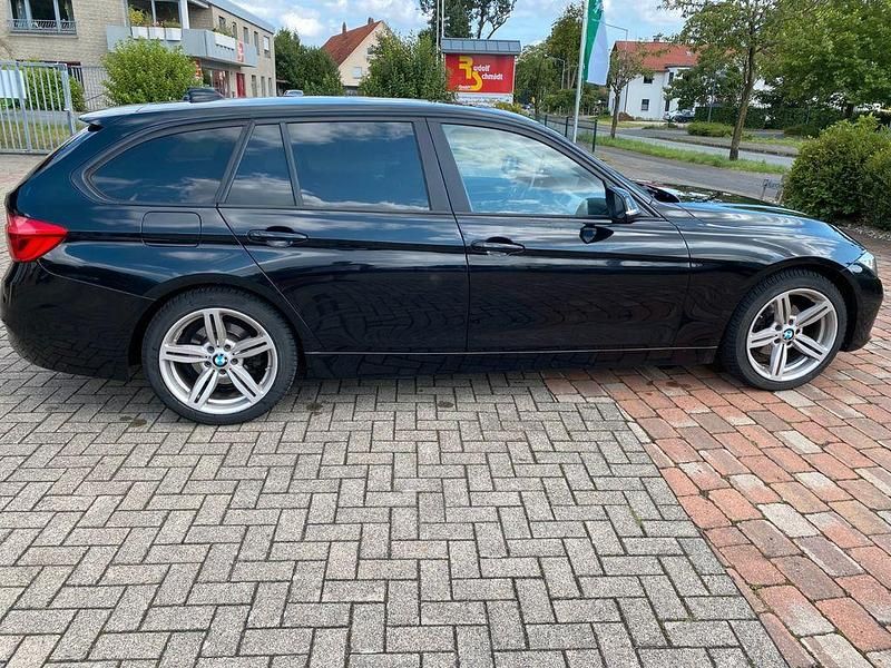 Gebraucht BMW 318 Advantage 150 PS (110 kW) 2016 Schwarz Kombi