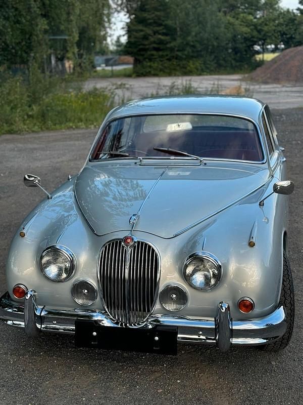 Silber Gebraucht 1968 Jaguar MK II Limousine | 39.785 € - Bild 1/4