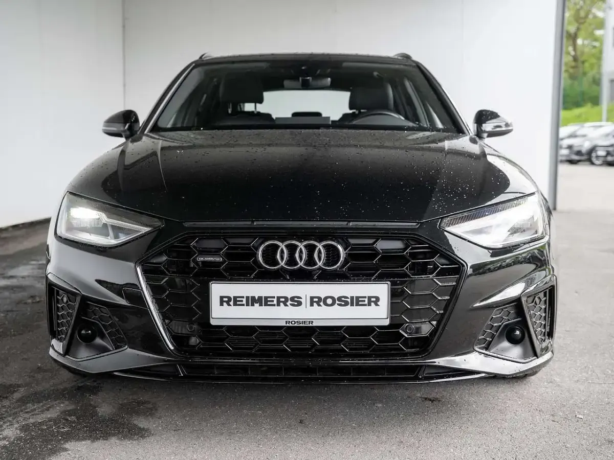Gebraucht Audi A4 S-Line 204 PS (150 kW) 2022 Mythosschwarz metallic Kombi