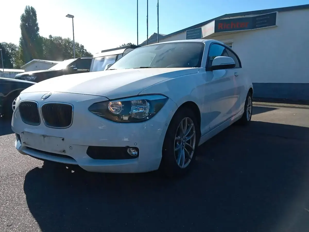 Gebraucht BMW 114 102 PS (75 kW) 2012 Weiß Kleinwagen