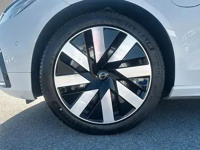 Gebraucht Volvo V90 Ultra 455 PS (334 kW) 2025 Crystal weiß perleffekt Kombi