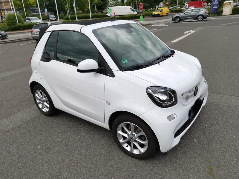 Weiß Gebraucht 2016 Smart ForTwo Cabrio Cabrio | 10.700 € (Etwas zu teuer) - Bild 1/4