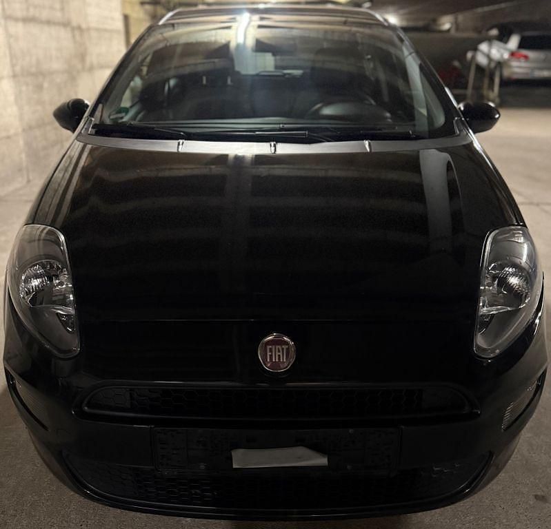 Gebraucht Fiat Punto Active 77 PS (56 kW) 2012 Schwarz Kleinwagen