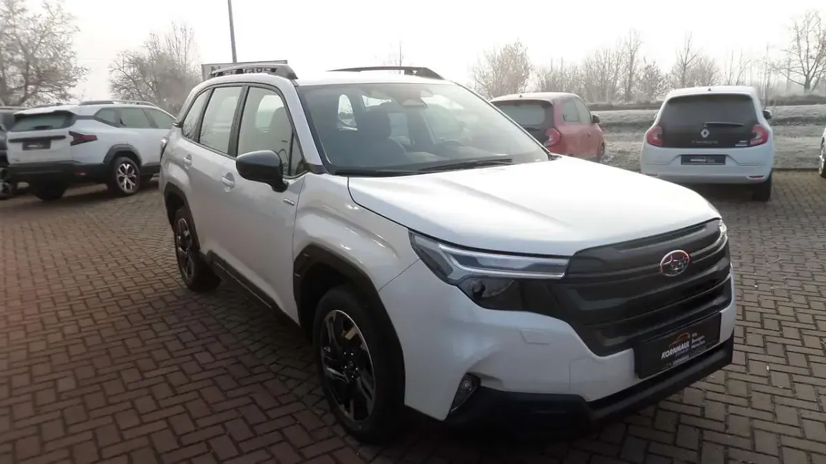 Neu Subaru Forester Trend 136 PS (100 kW) 2026 Weiß SUV
