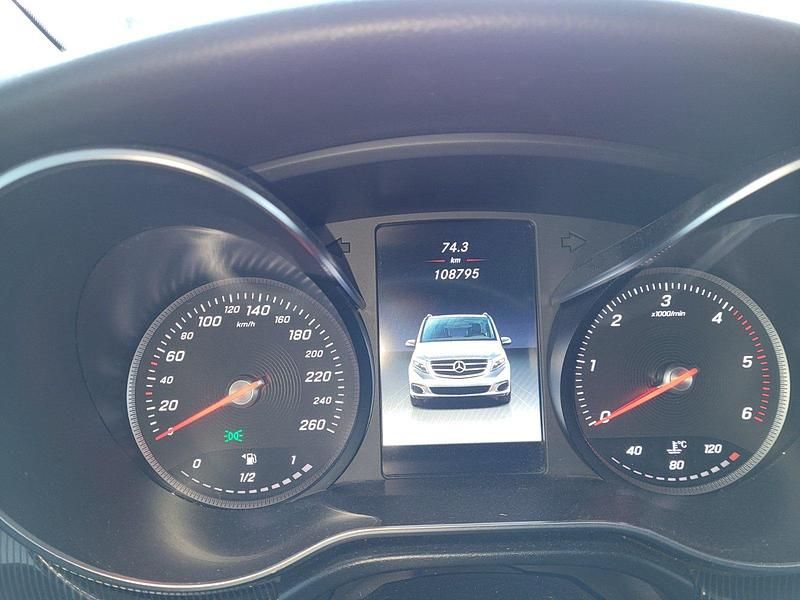 Gebraucht Mercedes V220 Edition 163 PS (119 kW) 2017 Grau Van / Kleinbus