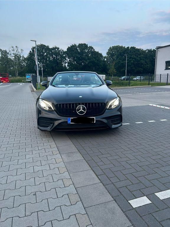 Gebraucht Mercedes E200 AMG 184 PS (135 kW) 2018 Schwarz Cabrio