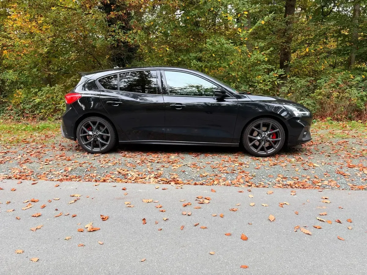 Gebraucht Ford Focus ST 280 PS (205 kW) 2021 Schwarz Limousine