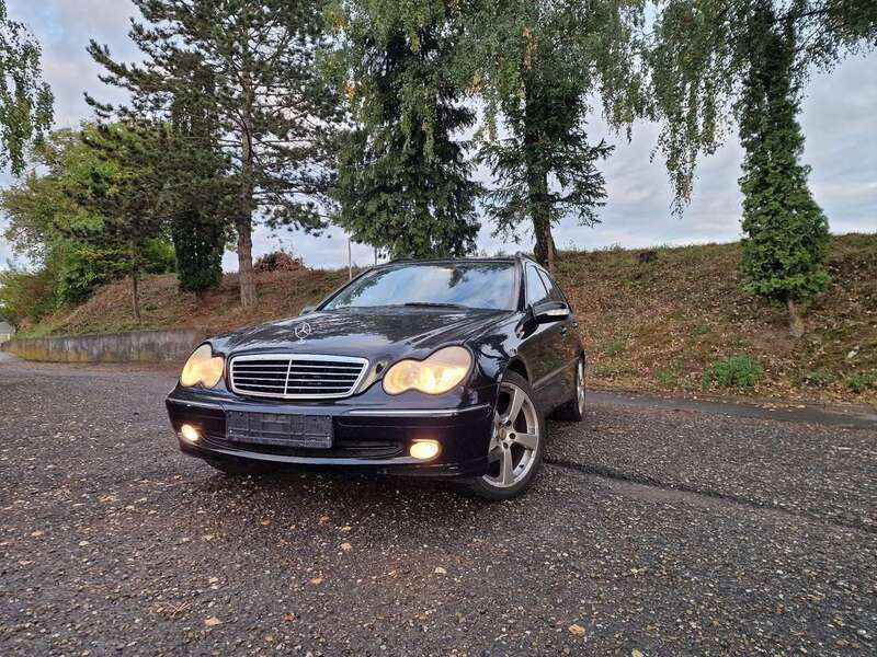 Schwarz Gebraucht 2003 Mercedes C180 Avantgarde Kombi | 3.000 € (Fairer Preis) - Bild 1/4