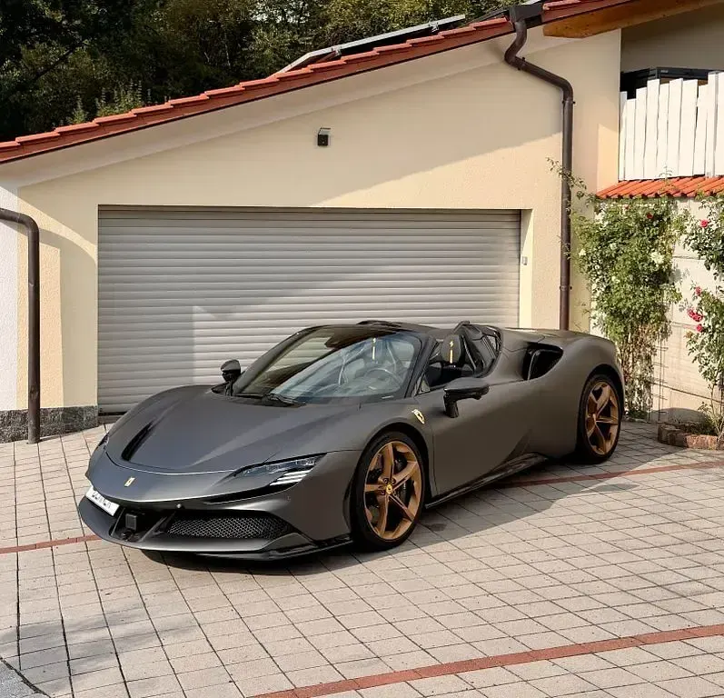 Gebraucht Ferrari SF90 999 PS (734 kW) 2024 Grau Cabrio