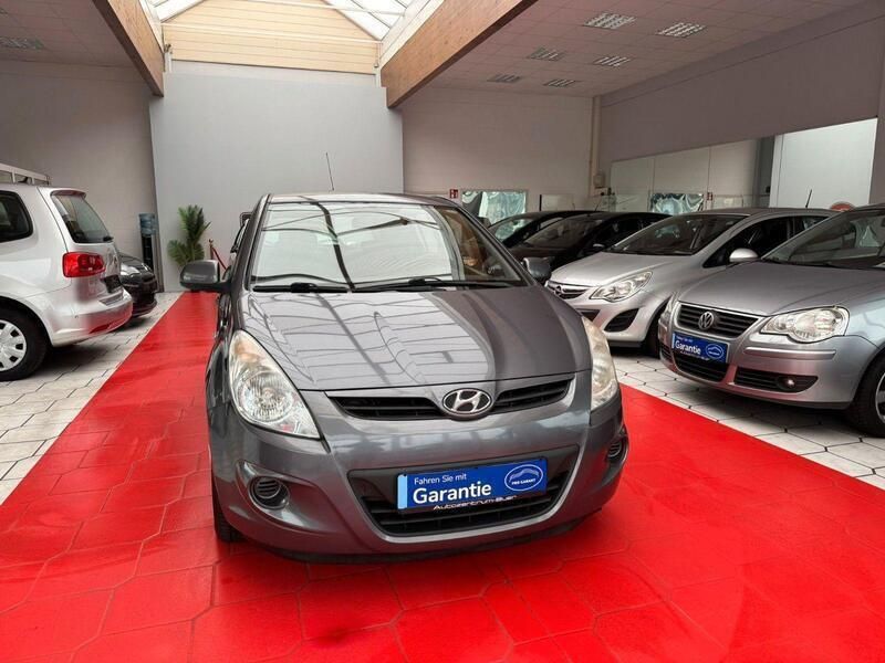 Gebraucht Hyundai i20 Classic 77 PS (56 kW) 2012 Grau Kleinwagen