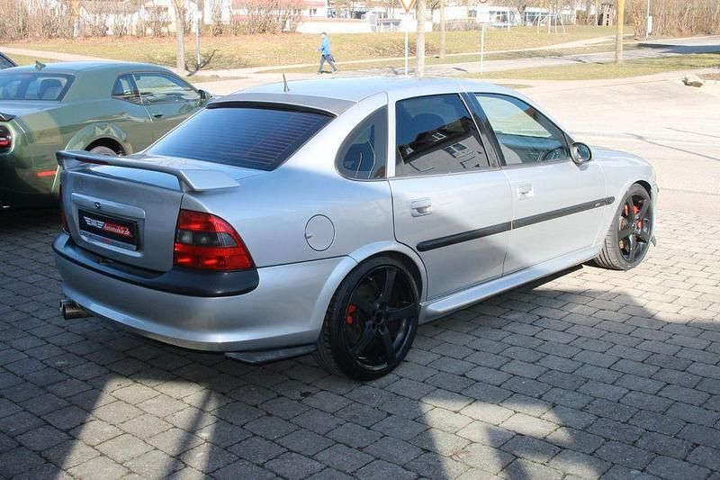 Gebraucht Opel Vectra 211 PS (155 kW) 1998 Silber Limousine