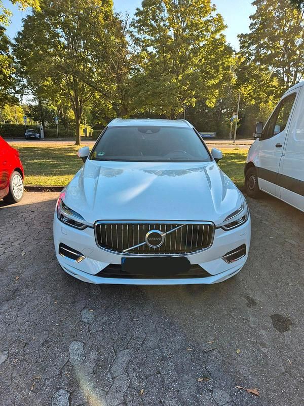 Weiß Gebraucht 2017 Volvo XC60 Inscription SUV | 26.900 € - Bild 1/4
