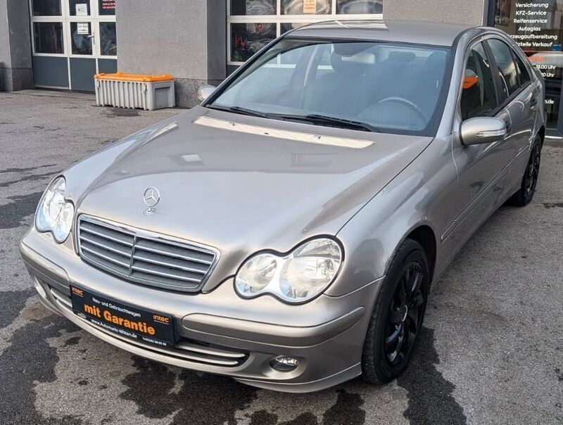 Silber Gebraucht 2005 Mercedes C180 Limousine | 5.970 € (Teuer) - Bild 1/4
