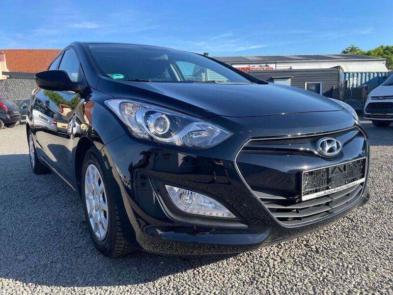 Phantom black Gebraucht 2013 Hyundai i30 Classic Limousine | 8.800 € (Etwas zu teuer) - Bild 1/4