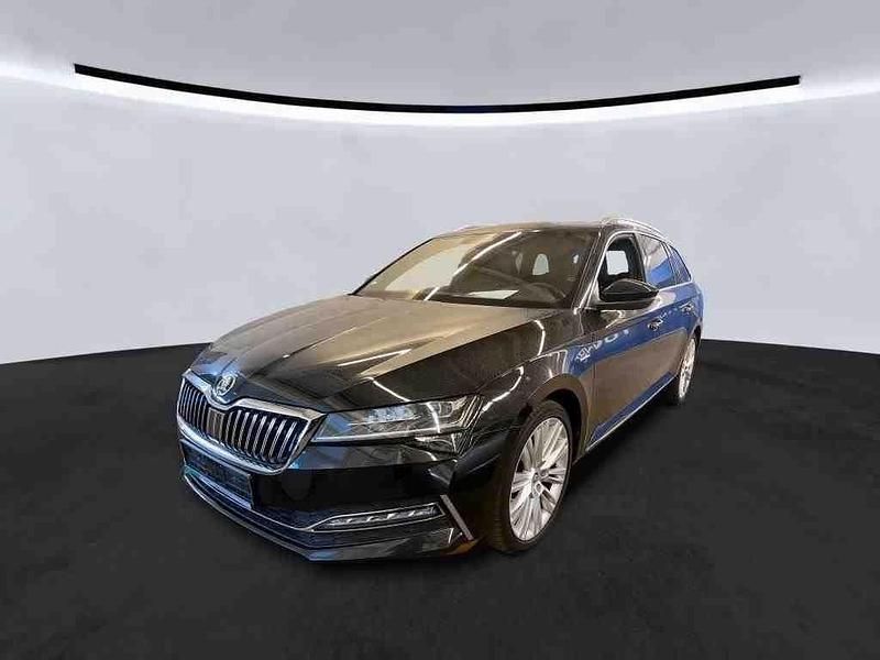 Blackmagic perleffekt Gebraucht 2023 Skoda Superb LAURIN & KLEMENT Kombi | 34.780 € - Bild 1/4