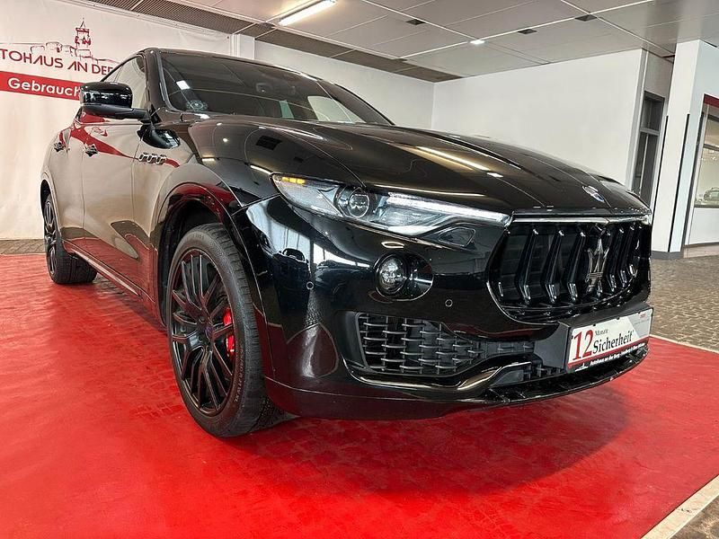 Schwarz Gebraucht 2018 Maserati Levante SUV | 40.999 € (Fairer Preis) - Bild 1/4