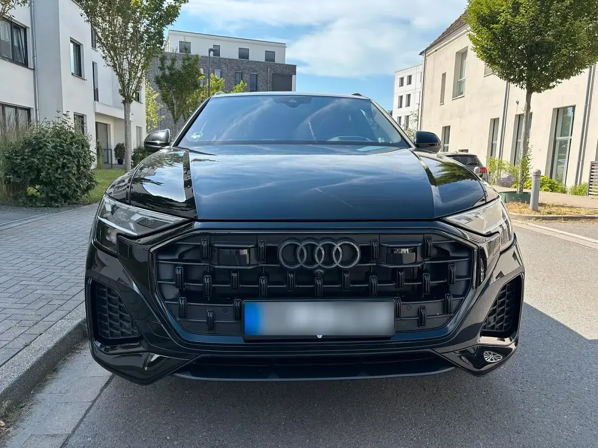 Gebraucht Audi Q8 S-Line 286 PS (210 kW) 2024 Schwarz SUV