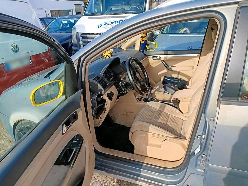 Gebraucht VW Touran 150 PS (110 kW) 2005 Grau Van / Kleinbus