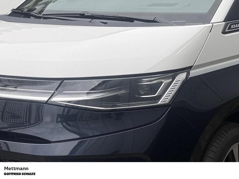 Second-hand VW Multivan Style 150 CP (110 kW) 2025 Alb Monovolum