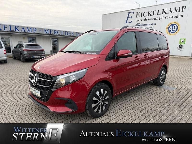 Gebraucht Mercedes V220 163 PS (119 kW) 2024 Rot Van / Kleinbus