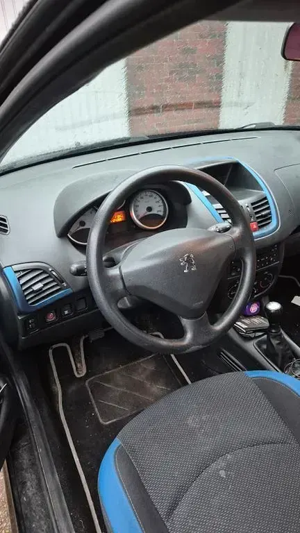 Gebraucht Peugeot 206 Urban Move 73 PS (53 kW) 2011 Schwarz Limousine