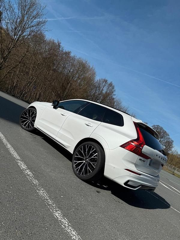 Gebraucht Volvo XC60 Plus 398 PS (292 kW) 2023 Weiß SUV