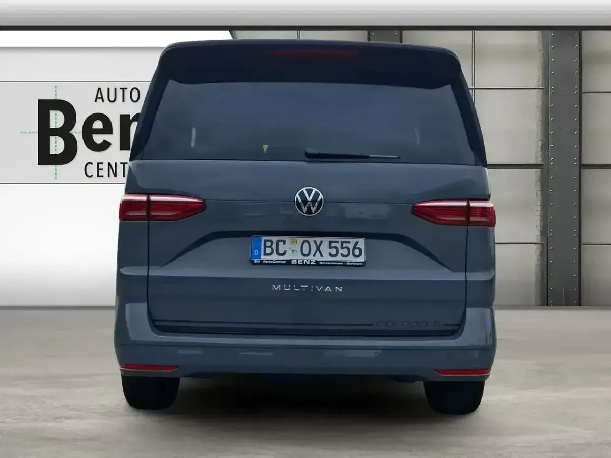Gebraucht VW Multivan Life 150 PS (110 kW) 2025 Grau Van / Kleinbus