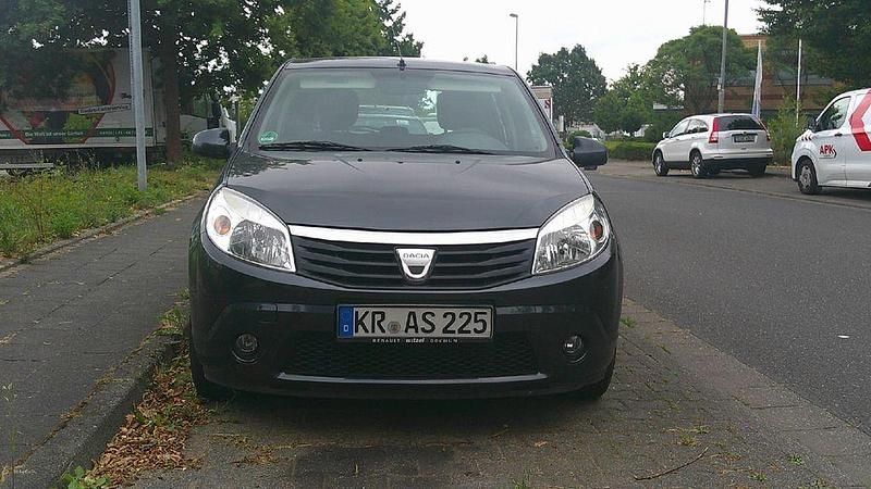 Schwarz Gebraucht 2008 Dacia Sandero Lauréate Kleinwagen | 3.400 € (Fairer Preis) - Bild 1/4