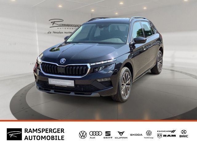 Schwarz (blackmagic perleffekt) Neu 2025 Skoda Kamiq Tour SUV | 27.490 € (Fairer Preis) - Bild 1/4