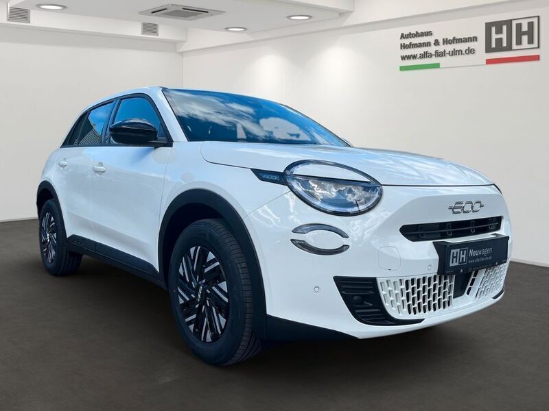 Neu Fiat 600E Red 114 kW (156 PS) 2025 Weiß Limousine