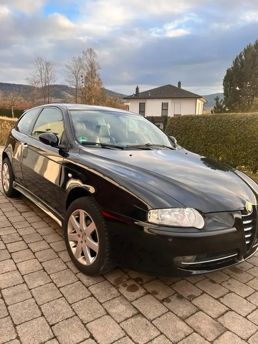 Gebraucht Alfa Romeo 147 120 PS (88 kW) 2002 Schwarz Kleinwagen