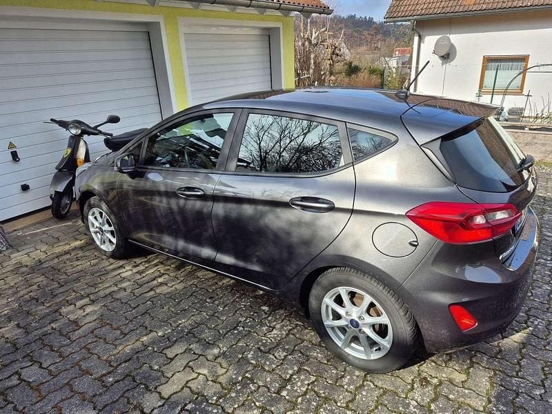 Gebraucht Ford Fiesta Trend 71 PS (52 kW) 2019 Grau Kleinwagen