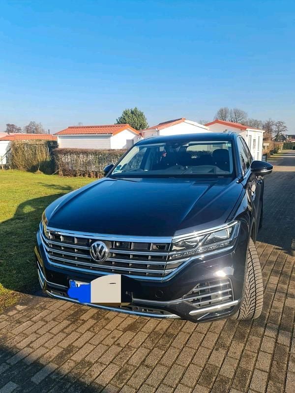 Schwarz Gebraucht 2018 VW Touareg SUV | 38.200 € (Guter Preis) - Bild 1/4