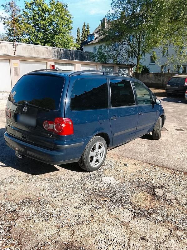 Second-hand VW Sharan 116 CP (85 kW) 2007 Albastru Monovolum