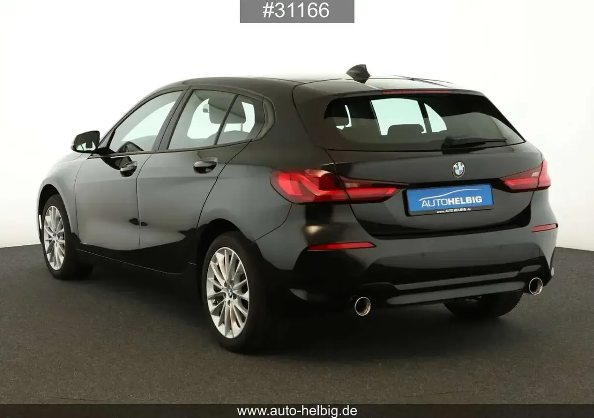 Gebraucht BMW 120 Advantage 190 PS (139 kW) 2023 Saphirschwarz metallic Kleinwagen