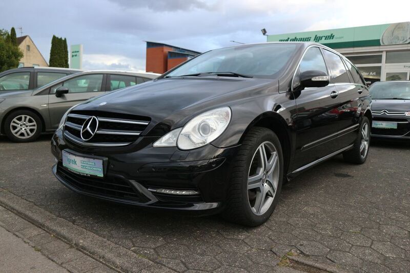 Schwarz metallic Gebraucht 2010 Mercedes R350 AMG Van / Kleinbus | 8.990 € (Fairer Preis) - Bild 1/4