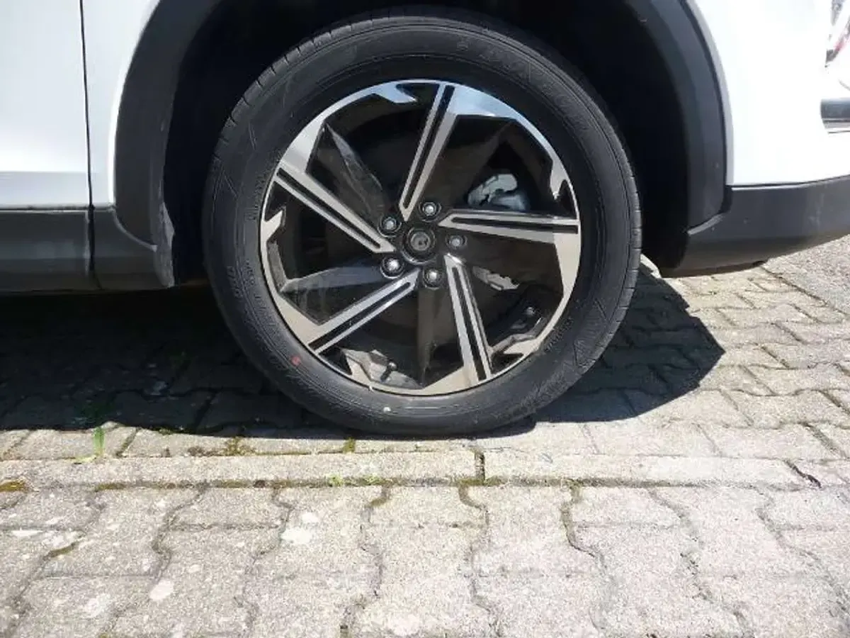 Neu Mitsubishi Eclipse Cross Plus 188 PS (138 kW) 2025 Andenweiß SUV