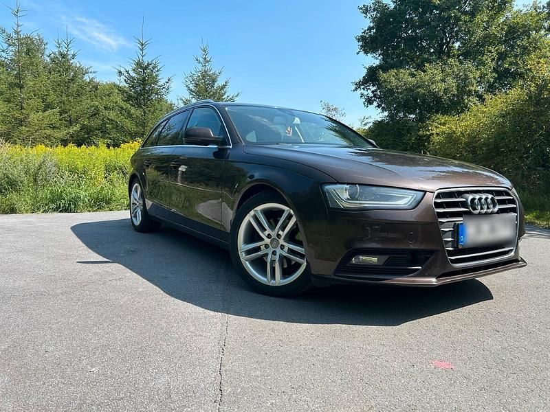Braun Gebraucht 2013 Audi A4 Kombi | 11.199 € (Etwas zu teuer) - Bild 1/4