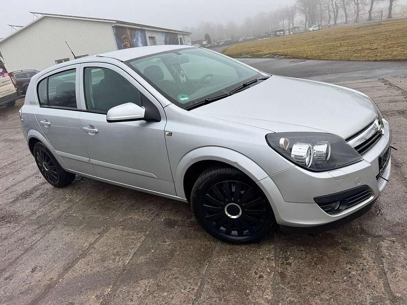 Gebraucht Opel Astra Edition+ 90 PS (66 kW) 2006 Starsilber iii m2 Kleinwagen