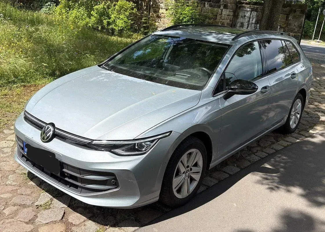 Gebraucht VW Golf VIII 150 PS (110 kW) 2024 Silber Kombi