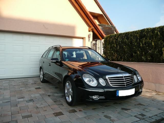 Schwarz metallic Gebraucht 2007 Mercedes E200 Avantgarde Kombi | 18.950 € - Bild 1/4