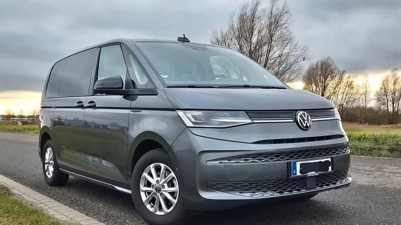 Gebraucht VW Multivan 150 PS (110 kW) 2024 Grau Van