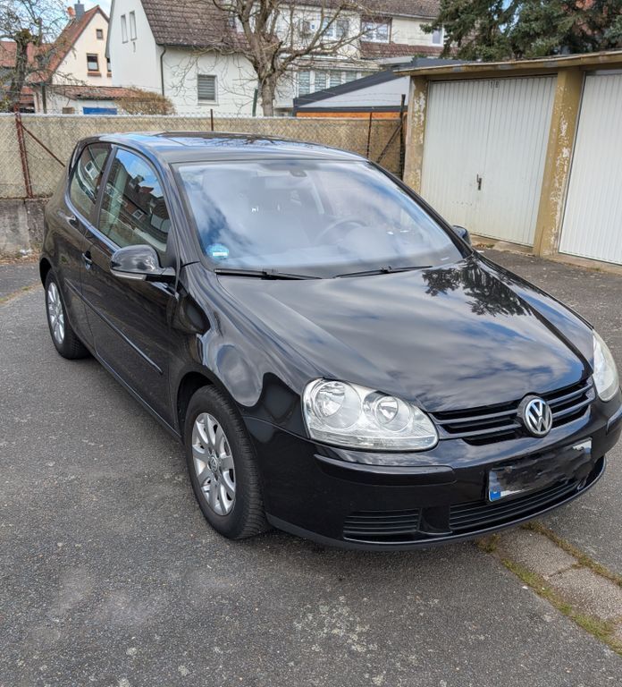 Schwarz Gebraucht 2005 VW Golf IV Comfortline Limousine | 2.400 € (Etwas zu teuer) - Bild 1/4