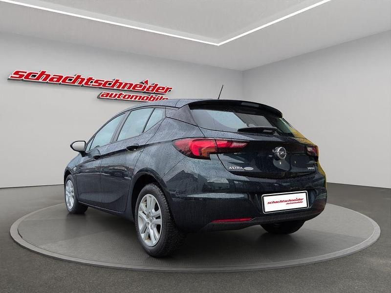 Gebraucht Opel Astra Edition 125 PS (91 kW) 2016 Grün Limousine