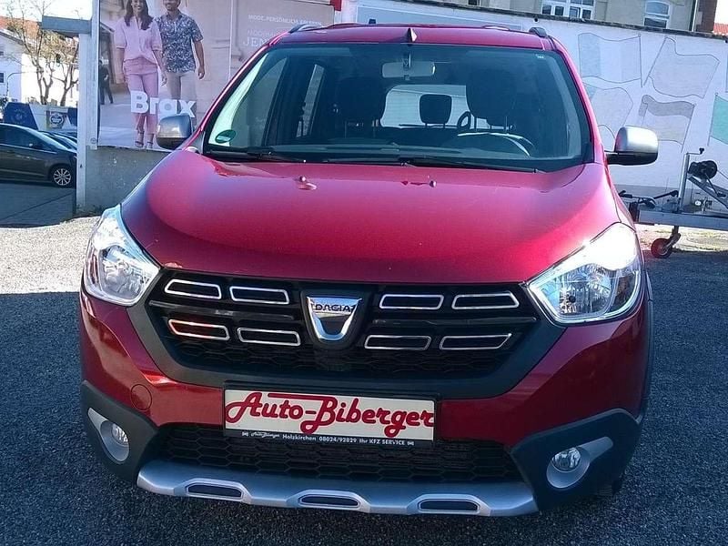 Gebraucht Dacia Lodgy Stepway 116 PS (85 kW) 2021 Kalahari rot Van / Kleinbus