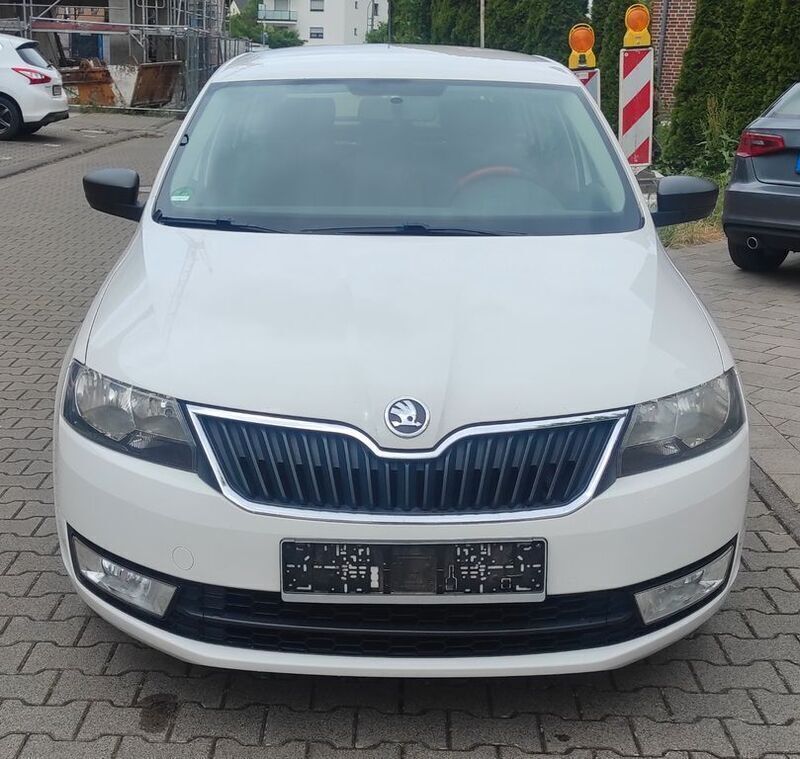 Weiß Gebraucht 2014 Skoda Rapid Active Limousine | 3.199 € (Guter Preis) - Bild 1/4